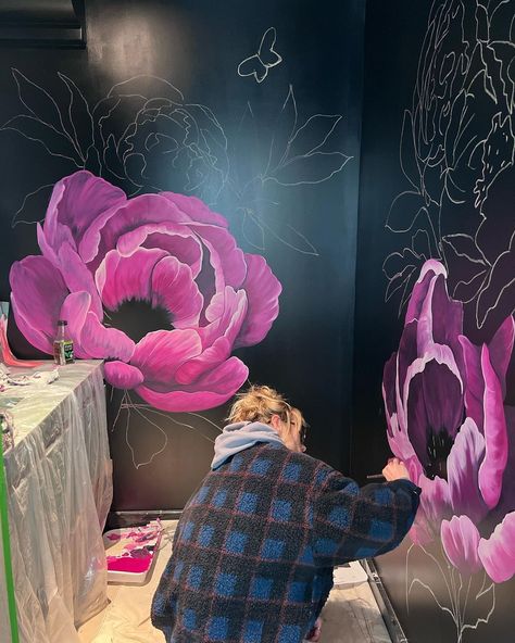 Julia Soria • MURALIST • MAKER | Perfecting the imperfect peony forever ♾ If you remember 2018 Julia, you know I’ve been on a peony kick for a while. Everytime I have the… | Instagram Painted Flower Mural Wall, Colorful Painted Walls, Paint Flowers On Wall, Painting Murals On Walls, Peony Mural, Practice Makes Progress, Pink Floral Painting, Flower Mural, Peony Art