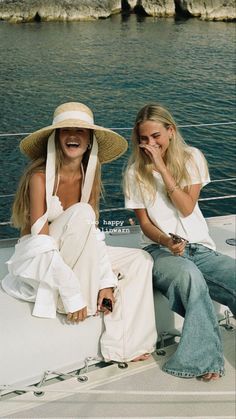 #BEAUTY ,#REALATIONSHIPS #Fashion #Outfits #Summer Outfits #Animals French Chic Outfits Classy, White Outfit Inspiration, Trip Outfit Summer, Hanna Schonberg, Dresses Straight, Telling A Story, Mode Crochet, Africa Do Sul, Boating Outfit