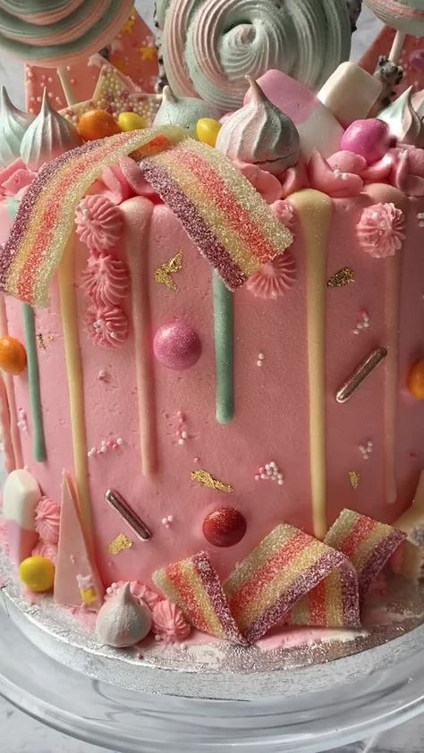 Lolly Cake Decorations, Candy Land Theme Cake, Tiktok Candy, Candy Land Cake, Lolly Cake, Candyland Cake, Lollipop Cake, Cake Candy, Candy Cakes