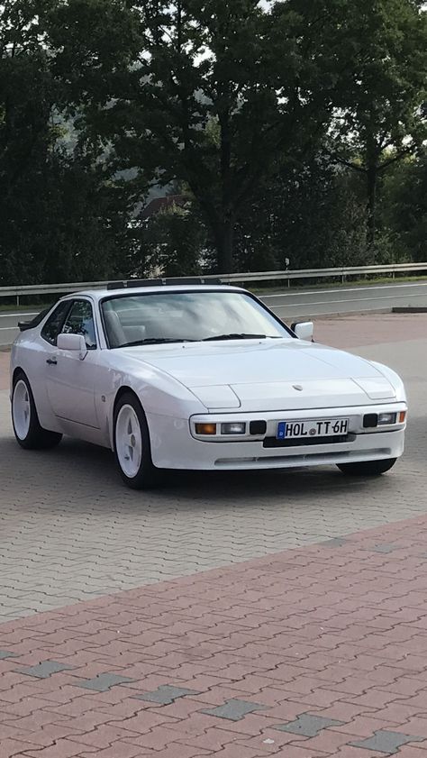 Money Cars Aesthetic, Porsche 944 Wallpaper, Old Money Cars, Porsche Collection, 944 Turbo, Cars Aesthetic, Car Things, Porsche 924, Porsche 944