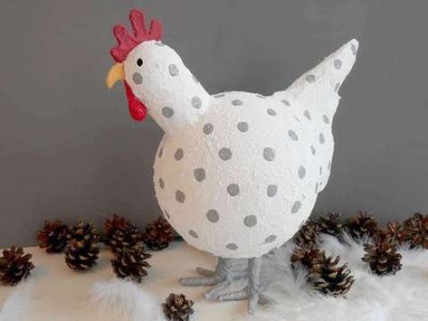 Chicken Wire Sculpture, Paper Mache Animals, Chicken Crafts, Paper Mache Sculpture, Paper Mache Art, Paper Mache Crafts, Bridal Shower Diy, Paper Birds, Cool Art Projects