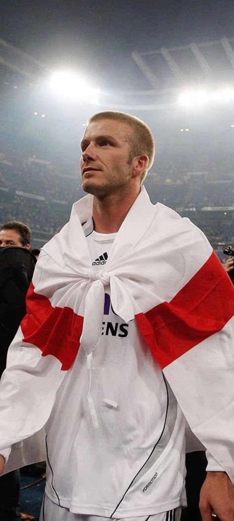 David Beckham Real Madrid, Beckham Wallpaper, David Beckham Wallpaper, God Of Football, Manchester United Wallpaper, Best Football Players, Football Images, Football Icon, Football Is Life