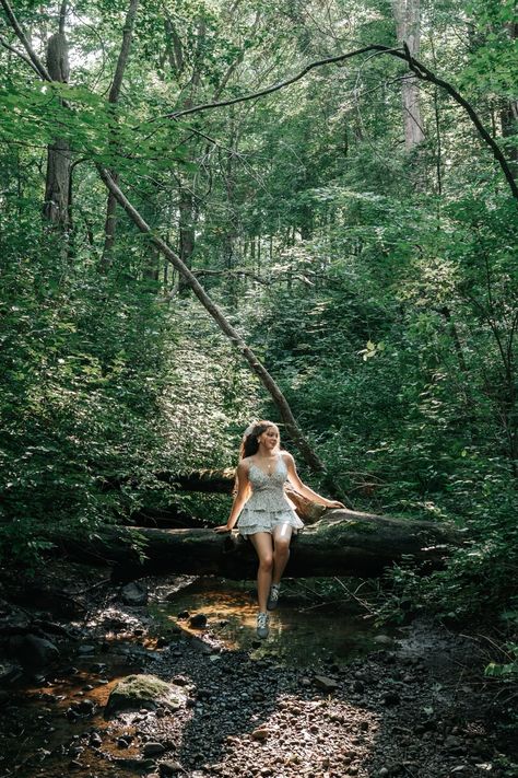 Senior Picture Ideas By The Water, Senior Picture Ideas River, Senior Photo Ideas, Senior Picture Ideas, Senior Photo, Photography Senior Pictures, Senior Pics, Senior Photography, Senior Photos