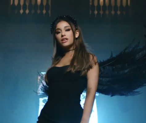 Black Angel Costume, Ariana Music, Victorious Cast, Ariana Instagram, Harry Potter Hermione Granger, Instagram Profile Picture Ideas, Holloween Costume, Angel Outfit, Angel Costume