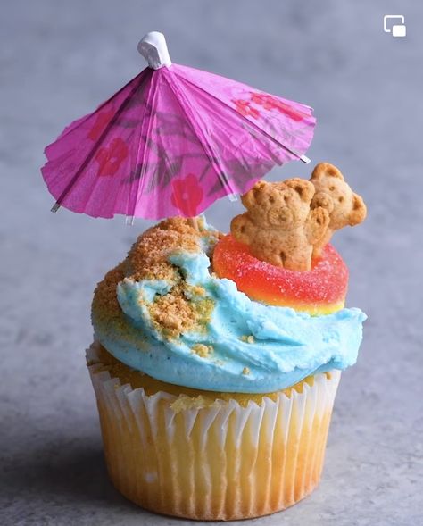 Cool Cupcakes Designs, Cupcake Hacks, Milkshake Cupcakes, Beach Cupcakes, Succulent Cupcakes, Summer Cupcakes, Decorate Cupcakes, Cupcake Inspiration, Unique Cupcakes