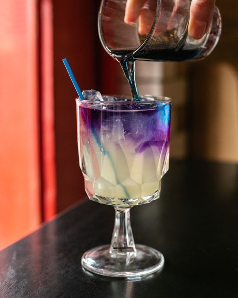 Colorful Cocktails Recipes, Cocktails That Change Color, Science Experiment Cocktails, Flaming Cocktails Drink Recipes, Science Themed Cocktails, Pop Rocks Cocktail, Galaxy Drinks Cocktails, Cool Looking Cocktails, Moon Themed Cocktails