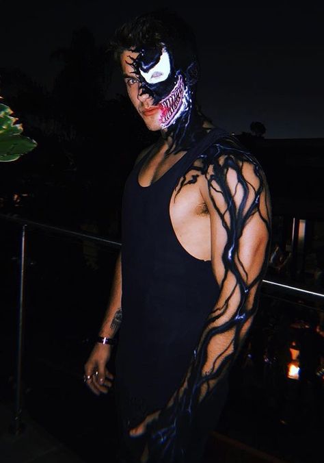 Venom Halloween Costume, Draculaura Aesthetic Outfit, Venom Costume, Boy Snaps Pic, Christian Halloween, Cody Christian, Allison Argent, Scott Mccall