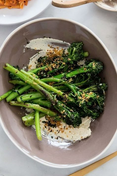 Charred Broccolini - This Charred Broccolini with a tahini-Greek yogurt spread and lemony, spicy breadcrumbs is one fabulous way to eat your vegetables.An easy side dish you will love. Make it for Thanksgiving Yogurt Spread, Breakfast Vegetarian, Lean Cuisine, Easy Vegetarian Dinner, Recipes Potato, Recipes Rice, Eat Your Vegetables, Low Carb Sides, Eat Seasonal