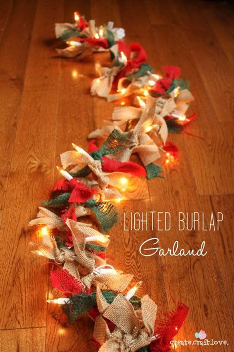 18 Clever Christmas Light Crafts - Lighted Burlap Garland Natal Country, Burlap Garland, Burlap Christmas, Noel Christmas, Country Christmas, Holiday Diy, Christmas Deco, Xmas Crafts, Diy Holiday