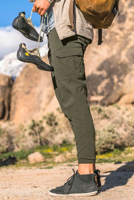 Effortless. Everywhere. On-trend. The Sage Jogger is made from stretch performance variegated ripstop fabric for durability and completed with a quick-dry, water-repellent finish for your outdoor adventures. Wander Outfits, Galactik Football, Wander Outfit, Trekking Outfit Women, Trekking Outfit, Climbing Outfit Woman, Climbing Outfits, Outdoors Style, Womens Hiking