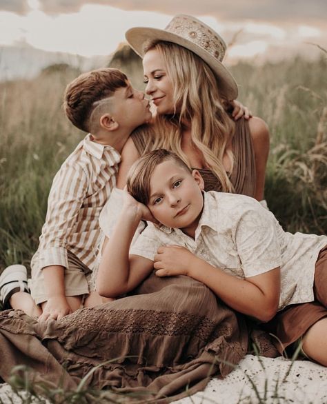 Mom And Son Sitting Poses, Fall Family Pictures Mom And Kids, Motherhood Minis Outdoor, Half Portrait Photography, Family Photoshoot Mom And Sons, Mama And Sons Photoshoot, Mothers And Sons Photography, Dahlia Farm Photoshoot, Mom And Kids Family Pictures