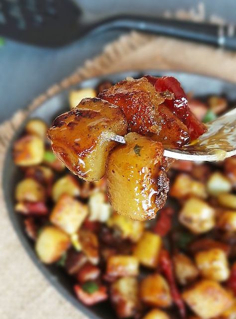 Bangin' Breakfast Potatoes Fake Bacon, Potatoes Breakfast, Maple Breakfast, Vegetarian Bacon, Breakfast Potato, Breakfast Skillet Recipes, Recipes Brunch, Breakfast Skillet, Skillet Recipes