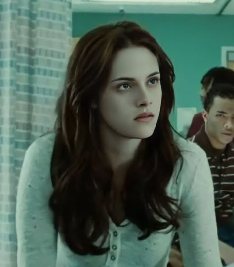 Bella Swan Haircut, Twilight First Movie, Bella Swan Hair, Bella Swan Vampire, Twilight Makeup, Bella Swan Aesthetic, Twilight Outfits, Bella Cullen, Bella Bella