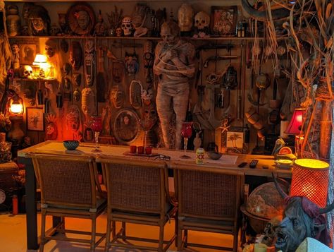 Darren Perks tiki bar in Florida. Darren has a background in Makeup FX and Theme Park design which he uses in making his amazingly unique bar. Theme Park Design, Home Tiki Bar, Spooky Home, Tiki Bar Decor, Tiki Lounge, Park Design, Tiki Drinks, Enclosed Patio, Florida Room