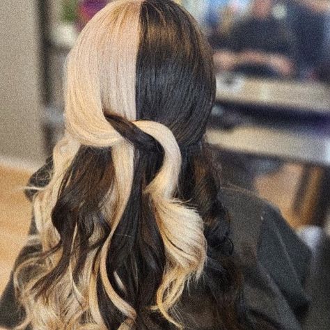 Black and blonde hair styles • color blocking• hair styles• bows• curls• Blonde Color Block, Color Blocking Hair, Black And Blonde Hair, Blonde Hair Styles, Color Block Hair, Hair Styles Color, Black And Blonde, Hair Wedding, Pretty Hair