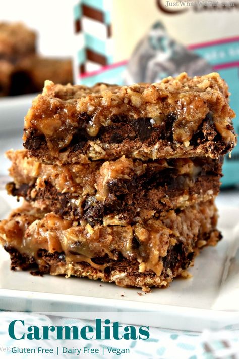 Carmelitas - These gluten free and vegan Carmelitas taste incredible! They have layers of chocolate, gooey caramel, and an oat crumble topping. #glutenfree #dairyfree #vegan #dessert #recipes Gluten Free Carmelitas, Vegan Carmelitas, Gf Bars, Vegetarian Dairy Free Recipes, Oat Crumble Topping, Gf Treats, Dairy Free Recipes Dessert, Gooey Caramel, Oat Crumble