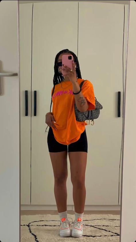 Gray Biker Shorts Outfit Baddie, Cute Outfits Simple Casual, Female Streetwear Outfits Summer, Bikershort Outfit Ideas, School Outfits For College Black Women, 90s Fashion Women Summer, Summer Clothes Black Women, Girly Summer Outfits Black Women, Baddie Outfits Casual Spring