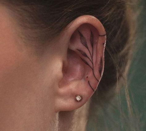 Ear Rim Tattoo, Plant Ear Tattoo, Fern Ear Tattoo, Vine Ear Tattoo, Leaf Ear Tattoo, Inner Ear Tattoos For Women, Flower Ear Tattoo, Eat Tattoo Ideas, Ear Lobe Tattoo