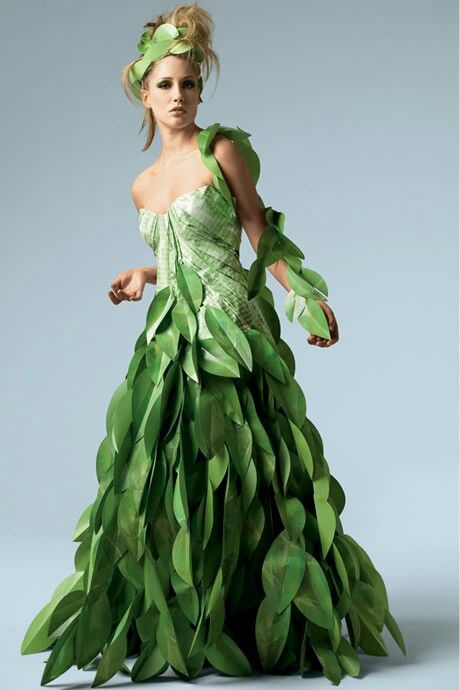 Creative Dress made from Leaves Paper Dress Fashion, Leaf Dress, Wedding Dress 2013, Recycled Dress, Paper Fashion, Gaun Fashion, Paper Dress, Recycled Fashion, Wedding Dress Trends