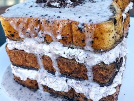 Oreo French Toast, Unique French Toast, Easy French Toast Recipe, Vegetarian Cookies, Baked Peach, Unique Desserts, French Toast Easy, Cream Desserts, French Toast Recipe