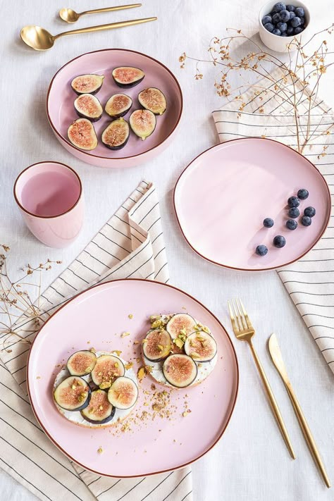 Japanese Diy, Pretty Lifestyle, Ceramic Kitchenware, Aesthetic Rosa, Tudor Kitchen, Bright Table, Kintsugi Art, Painted Ceramic Plates, Ambience Lighting