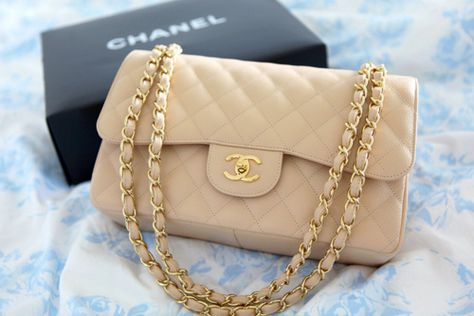 Chanel Mode Chanel, Chanel Flap Bag, Chanel Purse, Handbag Heaven, Chanel 2, Chanel Handbags, Flap Bag, Beautiful Bags, Clutch Handbag