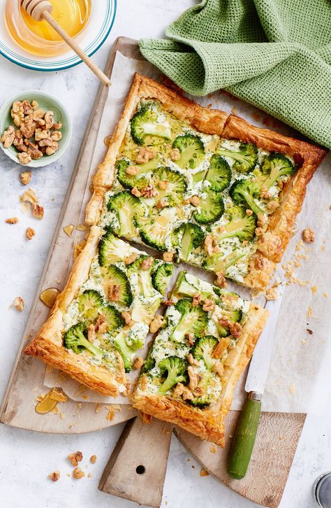 Walnut Tart, Healthy Beverages, Pie And Mash, Balanced Mind, Pastry Crust, Savory Tart, Pastry Tart, Frozen Puff Pastry, Cooking With Olive Oil