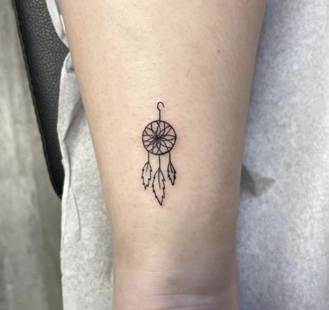 Dream Catcher Small Tattoo, Dream Catcher Simple Tattoo, Dreamcatcher Tattoo Simple, Mini Dream Catcher Tattoo, Tiny Dream Catcher Tattoo, Small Dream Catcher Tattoo, Small Dreamcatcher Tattoo, Dream Catcher Tat, Simple Dream Catcher Tattoo