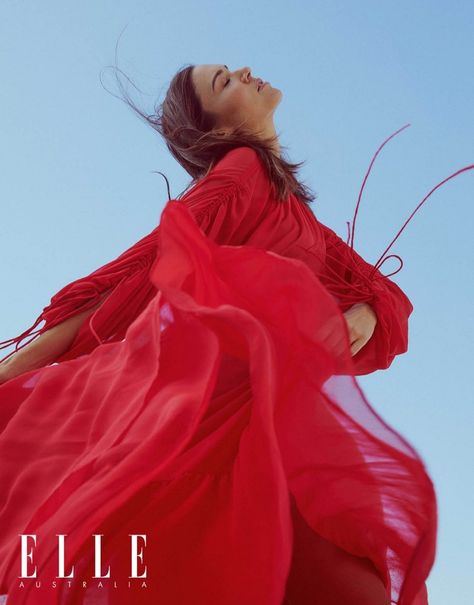 Dressed in red, Mandy Moore wears Camilla and Marc gown Prettiest Dresses, Mode Poses, Mandy Moore, Fashion Photography Inspiration, Elle Magazine, Foto Art, Fashion Photography Editorial, 인물 사진, Photoshoot Inspiration