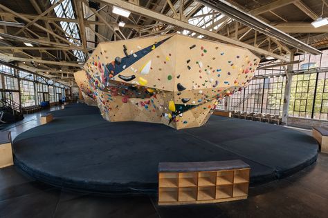 Bouldering Climbing Flooring - Vertical Solutions Indoor Bouldering, Boulder Climbing, Indoor Climbing Gym, Architecture Tools, Modern Playground, Bouldering Gym, Playgrounds Architecture, Rock Climbing Gym, Bouldering Wall