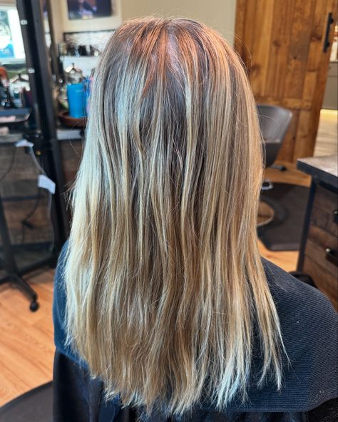 🍁AUBURN BLONDE🍁 When your blonde af client wants to go copper for the fall but you know she’s gonna want to be blonde for the summer this is what I do. ✨ Full Demi permanent reverse balayage with a few tip outs, I love doing my copper blondes like this because the fade out on a Demi permanent color is 4-6 weeks, so I know when she comes back it’s gonna be faded out but that’s okay! This allows her to have fun with her blonde without being fully committed to the copper and it doesn’t get s... Auburn Blonde, Reverse Balayage, Copper Blonde, The Fade, Demi Permanent, Fade Out, Auburn, Have Fun, The Fall