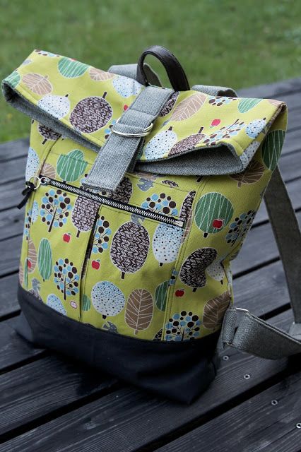 Missä neuloimme kerran: Neulojan reppu Diy Backpack Pattern, Diy Pouch No Zipper, Backpack Pattern Sewing, Tote Bag Pattern Free, Patchwork Tote Bags, Sac Diy, Diy Backpack, Bag Pattern Free, Diy Bag Designs