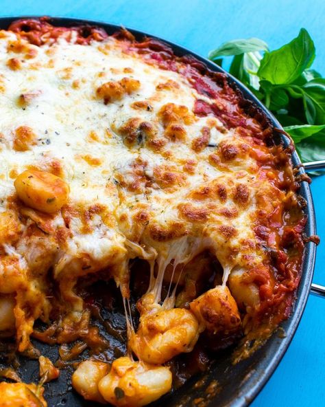 Try this cheesy tomato gnocchi bake with hidden vegetables. A healthy comfort food recipe that I am sure you will enjoy for dinner! It's cheesy and crispy and super easy to make. Get this budget friendly 25 minute recipe today! #dinner #gnocci #ovenbakedfood Passata Sauce, Cheesy Gnocchi, Sausage Tray Bake, Balsamic Chicken Pasta, Tomato Gnocchi, Gnocchi Bake, Tomato Passata, Chicken Tray Bake, Hidden Vegetables