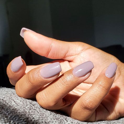 Mid-deep warm, neutral gray with subtle purple tones that makes nails look almost velvety. 💜 Dip Powder Nails September Colors, Daily Nails Simple, Purple Gray Nails, Simple Almond Acrylic Nails, Dipwell Nails, Summer Dip Nails, Summer Dip, Summer Vacation Nails, Dip Nail Colors