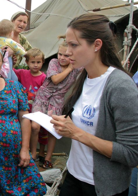 Unicef Angelina Jolie, Angelina Jolie Humanitarian Work, Angelina Jolie Unicef, Beyonce 2024, Angelina Jolie Mother, International Lawyer, Doctor Life, Gigi Style, Humanitarian Work