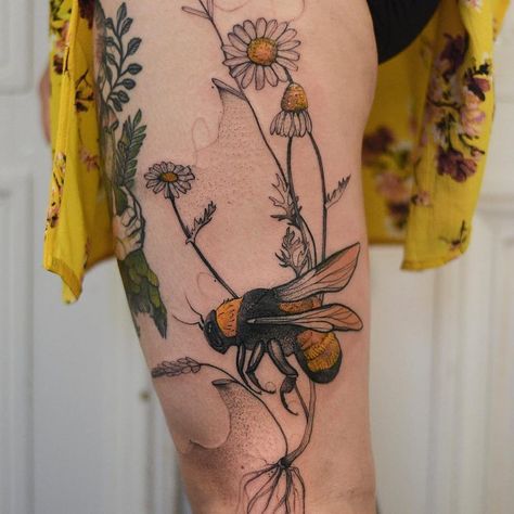 Insect Tattoo, Omerta Tattoo, Theme Tattoo, Tatuaje A Color, Botanical Tattoo, Bee Tattoo, Book Tattoo, Tattoo Life, Dream Tattoos