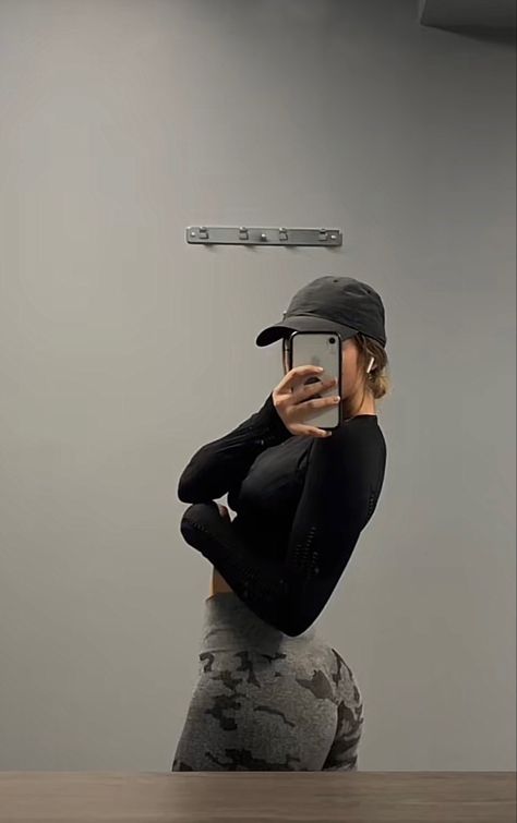 Gym, Mirror