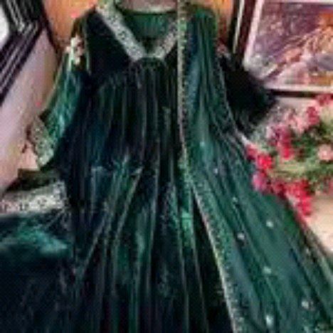 Green Velvet Suit Design, Velvet Frocks For Women, Formal Suits For Women, Plazzo Suit, Velvet Suit Design, Plazzo Suits, Frock For Women, Stylish Winter Outfits, Velvet Suit