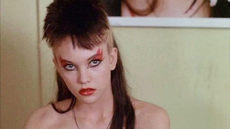 20 Photos of Diane Lane When She Was Young Punk Movies, Young Diane Lane, 80s Punk Fashion, Punks 70s, Punk Mode, Repo Man, Rock Makeup, 70s Makeup, 70s Punk