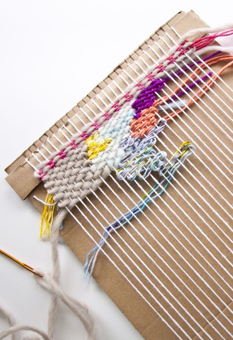 How to Make a Cardboard Loom Doodle Weaving, Weaving Loom Diy, Weaving Loom Projects, Weaving Tutorial, Loom Projects, Thrift Store Crafts, Macrame Weaving, Diy Weaving, Weaving Loom