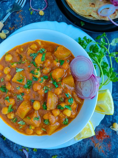 Chana Aloo Curry, Aloo Chana Masala, Aloo Chole Recipe, Masala Aloo Recipe, Chana Aloo, Chickpea And Potato, Easy Vegetable Lasagna, Chickpea And Potato Curry, Aloo Masala