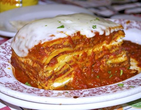 Buca di Beppo Lasagna Recipe - Secret Copycat Restaurant Recipes Buca Di Beppo Recipes, Homemade Meat Sauce, Confort Food, Copycat Restaurant Recipes, Starbucks Recipes, Lasagna Recipe, Italian Dishes, Italian Restaurant, Italian Food