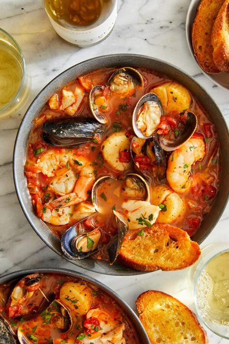 Easy Cioppino, Cioppino Recipe, Seafood Stew Recipes, Seafood Meals, Seafood Stew, Fish Stew, Seafood Soup, Recipes Seafood, Super Bowl Food