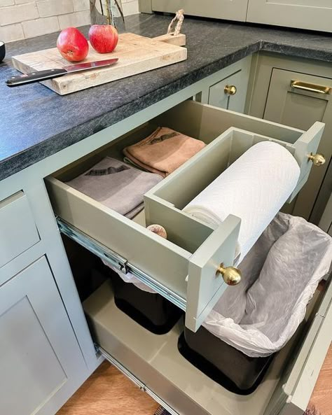 Is this a 𝐧𝐞𝐞𝐝 maybe not, but is this a 𝐰𝐚𝐧𝐭 ABSOLUTELY! Paper towels are the biggest eye-sore on the kitchen counter. Why not have a hidden compartment?⁠ #kitchendesign #designertips #smartkitchen #kitchenmodifications #kitchenpullouts #carpentry #kitchengoals #kitcheninspo #kitchenideas #kitchenremodel Kitchen Towels Storage, Kitchen Island Storage, Kitchen Storage Hacks, Kitchen Cabinet Drawers, Hidden Kitchen, Kitchen Drawer Organization, Ideas Hogar, Drawer Design, Kitchen Cabinet Storage