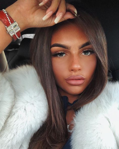 👑 Rendall Tyga Coleby 💋 on Instagram: “🤳🏼🚗🙋🏽‍♀️ look at meeee learning how to stick eyelashes on lol 😂” Rendall Coleby Aesthetic, Toned Brown Hair, Warm Toned Brown Hair, Rendall Coleby, Summer Poses, Instagram Look, Makeup Art, Makeup Inspo, Hair Inspo