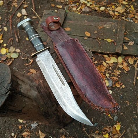 Incufi bowie knife, made in Argentina with Swedish carbon steel, was made between the 50s to 70s for the Argentine Army, unfortunately I don't have the original sheath. #country #countrylife #countrystyle #cowboy #edc #everydaycarry #edcarry #knives #knivesofinstgram #kniveslovers #knife #knifelovers #cuchillosargentinos #hechoenargentina #madeinargentina #handmadeknife #cuchilloincufi #bowieknife #edcBowieknife #incufibowie Cinquedea Knife, Kopis Knife, Vintage Knife, Gaucho Knife, Uncle Henry Knives, Bowie Knife, Handmade Knives, Country Style, Carbon Steel