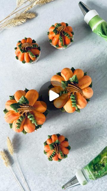 Piped Buttercream Pumpkins, Buttercream Pumpkin Cupcakes, Piping Pumpkin Cupcakes, Fall Flower Cupcake Tutorial, Pumpkin Cupcake Decoration, Buttercream Dessert Board, Frosting Pumpkins, Pumpkin Cupcakes Decoration, Pumpkin Decorated Cupcakes