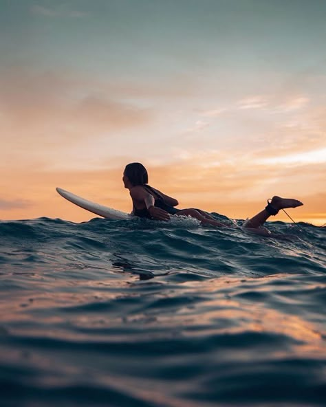 Beach Aura, Aura Photos, Surfer Vibes, Surfer Lifestyle, Hotel Bali, Surfing Aesthetic, Surf Aesthetic, Female Oc, Instagram Mom