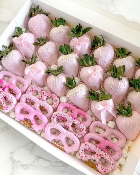 @ediblebykatia on Instagram: "Strawberries, pretzels and a breakable Hello Kitty 🎀 Now booking for March and April! I’m available for any day as long as there is a 5-7 day notice for custom orders and 2-3 weeks for party packages.   Berry inspo: @dippedbynesss 🥰  🏷️ #ediblebykatia #montereypark #chocolatecoveredstrawberries #dippedpretzels #marble #pinkstrawberries #breakablehellokitty #hellokitty #hellokittylover #sanrio #partytreats #treattable #coquette #coquettestrawberries #bows" Pink Birthday Strawberries, Coquette Treats, Pink Theme Strawberries, Coquette Strawberries, Hello Kitty Breakable Heart, Pink Chocolate Covered Strawberries Aesthetic, Hello Kitty Treats, Hello Kitty Breakable Heart Chocolate, Pink And White Breakable Heart Chocolate