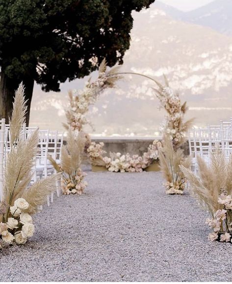 Beach Wedding Flower Arrangements, Simple Wedding Arbor, Beige Wedding Theme, Wedding Cabo, Dream Beach Wedding, Dream Wedding Decorations, Wedding Backdrop Design, Boho Beach Wedding, Beige Wedding